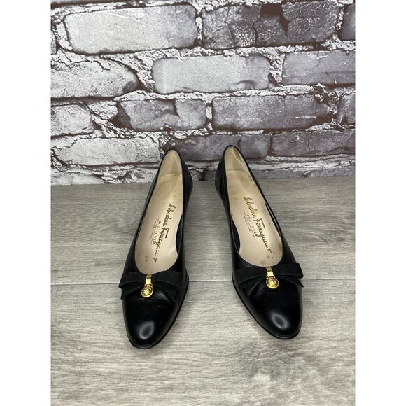 Salvatore Ferragamo Black Leather Gold Bow Designer VTG Heels Women Sz 6AAAA US - Picture 16 of 16